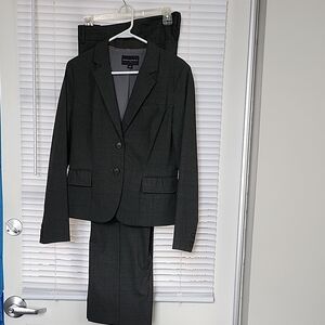 Women's Banana Republic Charcoal Plaid Blazer and Pants Suit Set